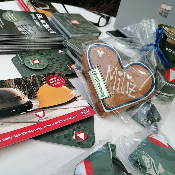 Lebkuchenherz mit der Aufschrift "Miliz".